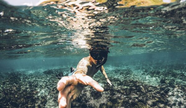 man do snorkel in isla mujeres