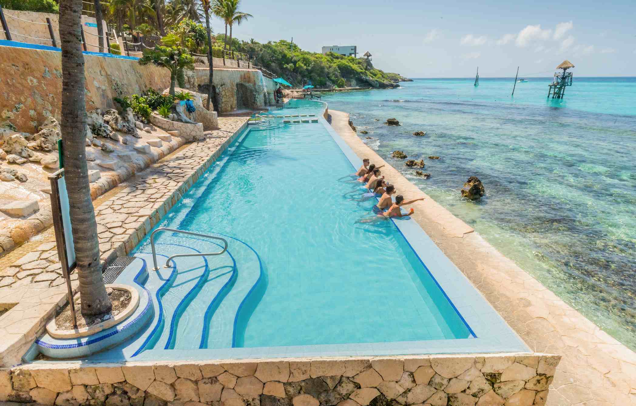 friends in a private pool on Isla Mujeres